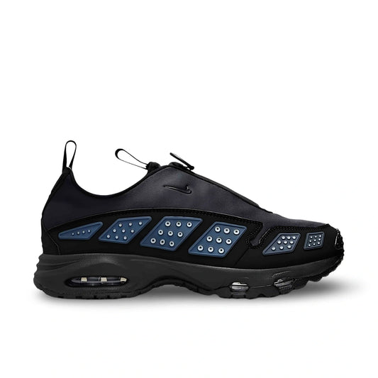 Nike Air Max Sunder in black and metallic silver.
