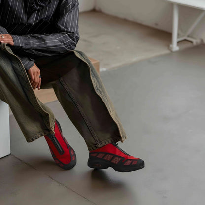 Air Max SNDR GORE-TEX in Hyper Crimson and Smoke Grey.